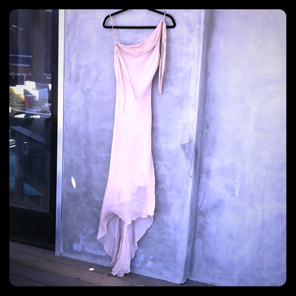 Dreamy, flattering dress. Size M